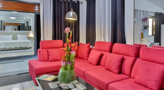 House With 2 Bedrooms in Puna'auia, With Enclosed Garden and Wifi, Забронировать Отель Отели Таити с парковкой, Парковка