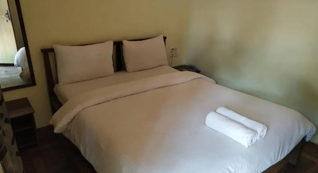 Тент с видом на бассейн Westend Hotel