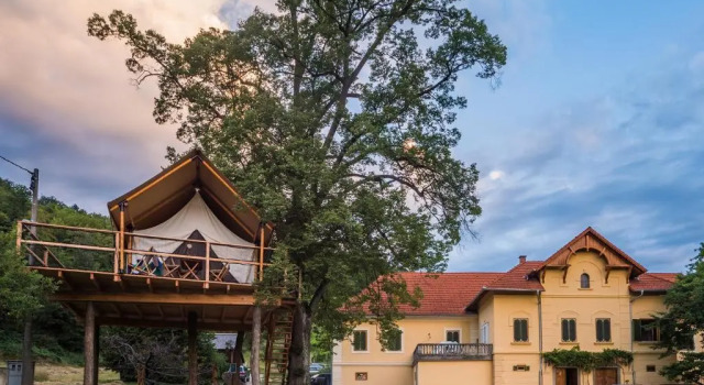 Коттедж Luxury Chateau Ramšak, vineyard glamping resort