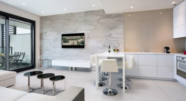 Lovely 1BR in White city by HolyGuest, Забронировать Отель Отели Тель-Авива с парковкой, рядом с Пляж Иерусалим, Парковка