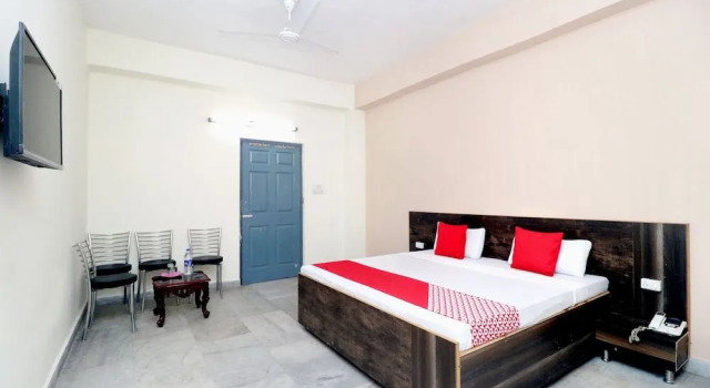 OYO 18570 Hotel Jazz