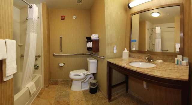 Четырёхместный номер Standard Hampton Inn & Suites Grand Forks