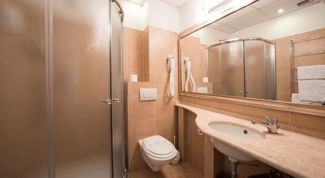 Трёхместный номер Standard с балконом Hotel Alexander