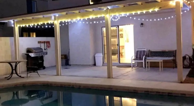 Summerlin Sensation Splash in the Pool, Забронировать Дом для отпуска Коттеджи Лас-Вегаса, Коттедж