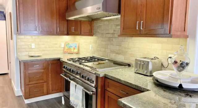 Коттедж Cute Home 7 Blocks To Beach . Xbox . Bikes . Pets