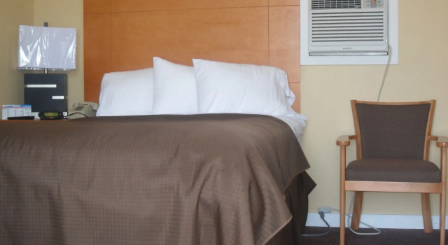 Oceanview Inn - Emerald Isle, Забронировать Мини-отель Эмералд-Айл Северная Каролина, рядом с Emerald Isle Adventures