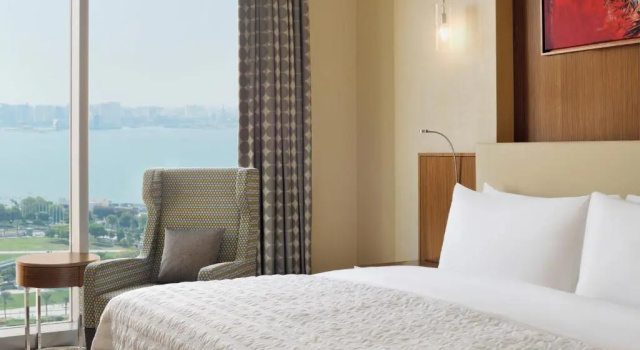 Двухместный клубный номер Standard с видом на море Le Meridien City Center Doha