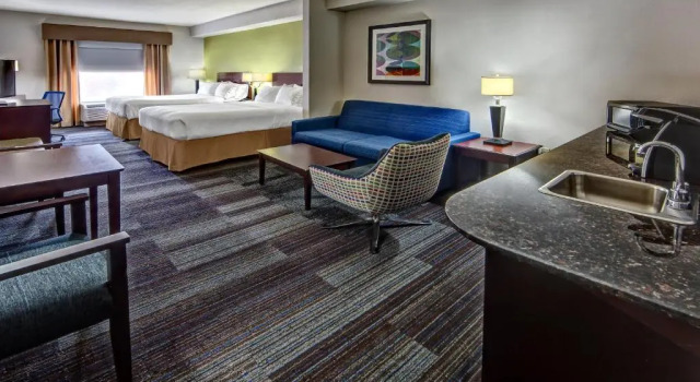 Четырёхместный люкс Executive Holiday Inn Express & Suites Cookeville by IHG