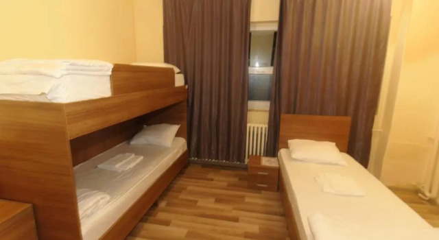 Moon Hostel, Забронировать Хостел Хостелы Приштина, рядом с National Theatre of Kosovo, Хостел