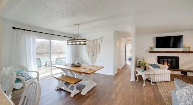 Charming Riverfront Retreat in Monticello, Prenota Casa vacanze Monticello Indiana