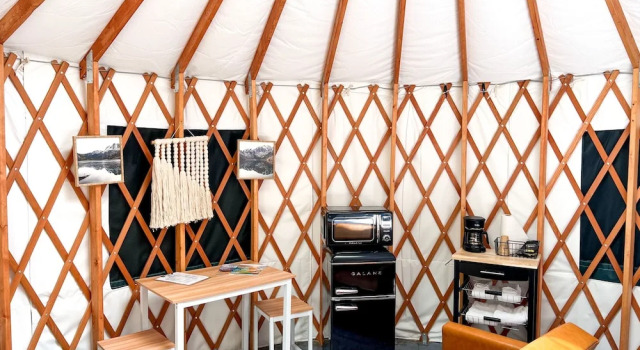 Тент Cedar Creek Lodging & RV Park