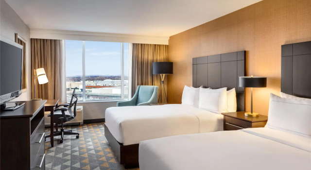 Четырёхместный номер Standard Doubletree By Hilton Pointe Claire Montreal Airport West