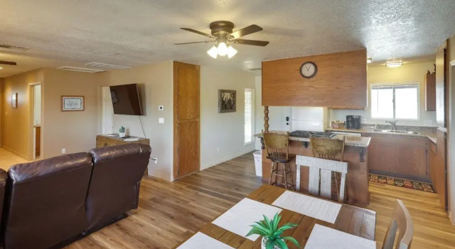 Коттедж Dog-friendly Bullhead City Home - Walk to Beach!