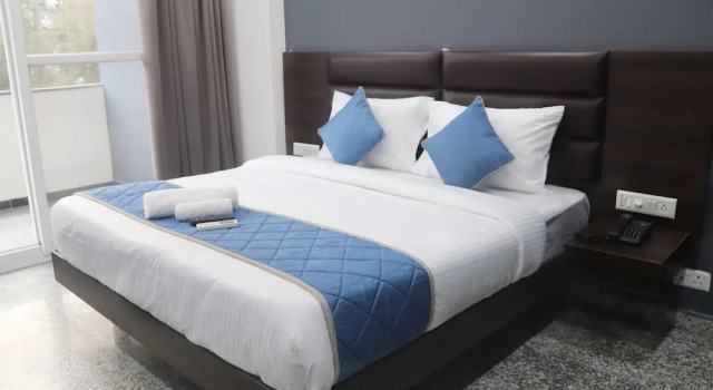 Номер Comfort Axon Stays Near Artemis Hospital Gurgaon Sector 52