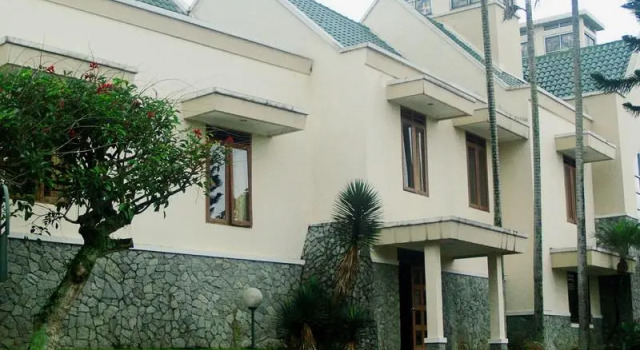 Bumi Ciherang Hotel, Book Hotel Cipanas West Java