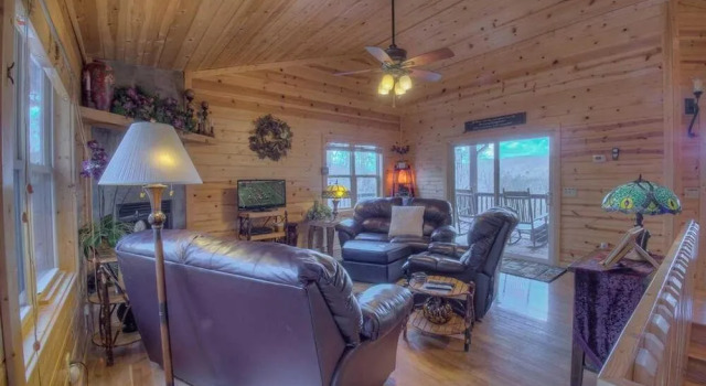 Misty Mountain Overlook by Escape to Blue Ridge, Buchen Sie Ferienhaus Dial USA