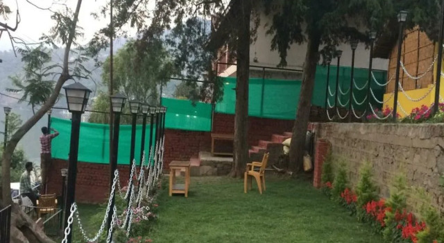 Lazy Bear Resort And Cafe, Rezervovat Lázně / Resort Bhimtal Uttarakhand