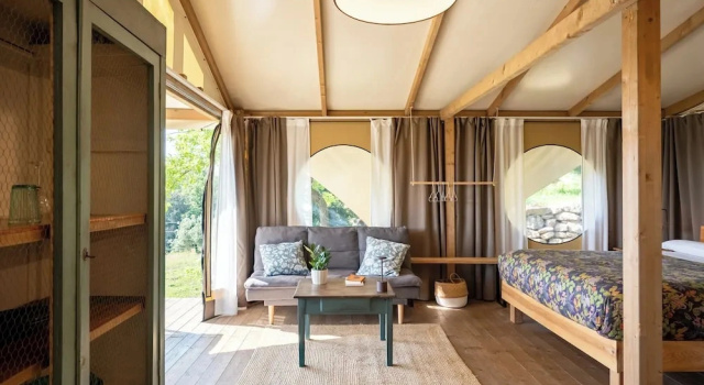 Тент с видом на озеро Glamping Stregaia