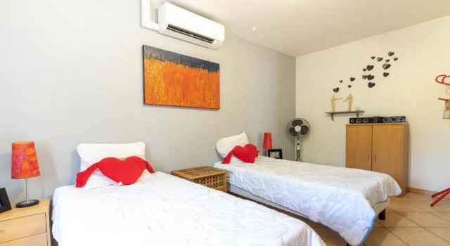 Chante Quinson, Prenota Appartamento Hotel a Cevenne con piscina, Piscina