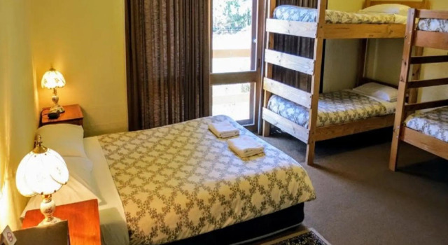 Mountain Creek Motel Bar & Restaurant, Buchen Sie Motel Tawonga Victorian High Country