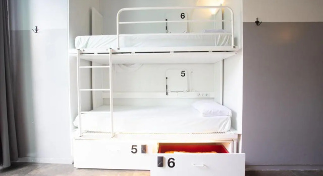 Кровать в общем номере Urbany Hostel BCN GO