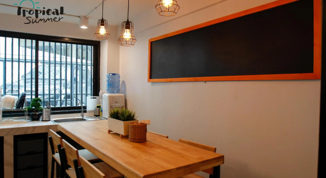 Tropical Summer Cafe & Hostel