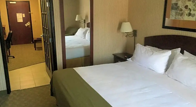 Двухместный номер Standard Spark By Hilton Lansing