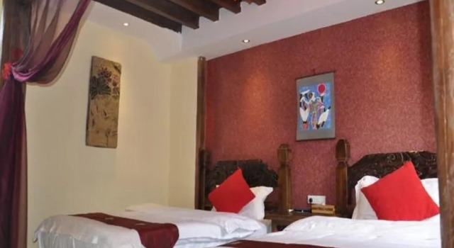 Lijiang Nobles Living Castle Hotel, Забронировать Отель Лицзян Юньнань, рядом с Улица Сквер-стрит Древнего города Даянь