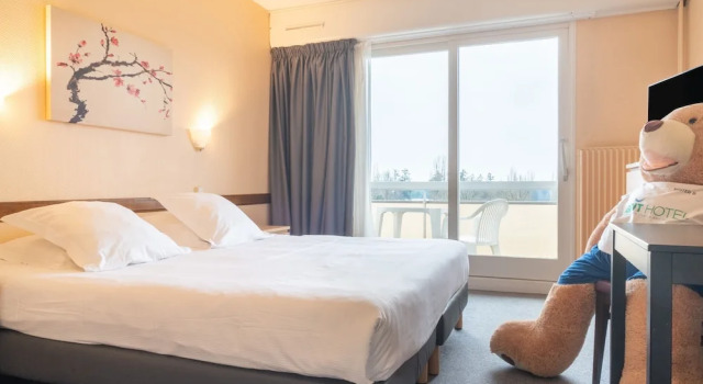 Двухместный номер Standard с балконом Brit Hotel Le Parc Vichy