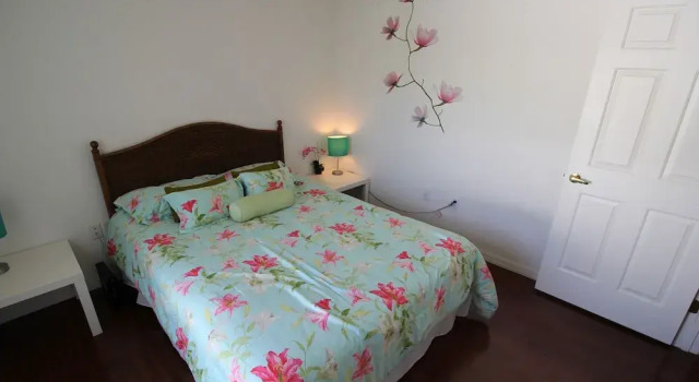 Bursting With Sunshine Pool S & G 5 Bedroom Home by RedAwning