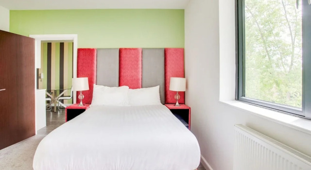 Urban Apartment in South East for 2 near Canary Karaoke