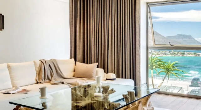 Апартаменты Chic Apartment w Amazing Views Dunmore Luxe