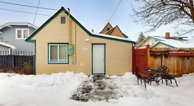 Коттедж 1BR Sunlit Retreat w/ Patio - Near Golf & Parks