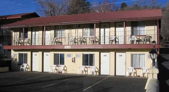 Spanish Trails Inn