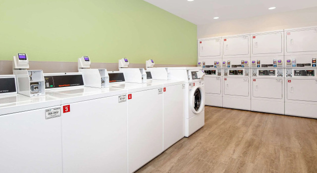 WoodSpring Suites Carol Stream - Chicago, Book Hotel Hoteller i Carol Stream med parkering, Parkering