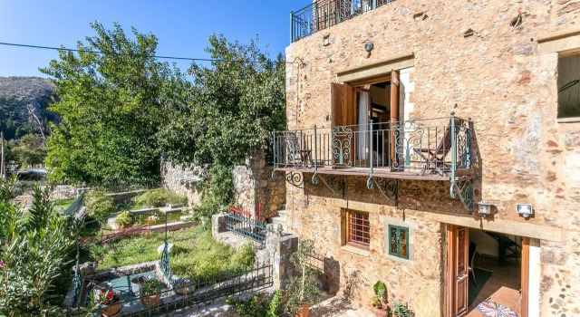 Ifigenia Rooms & Studios