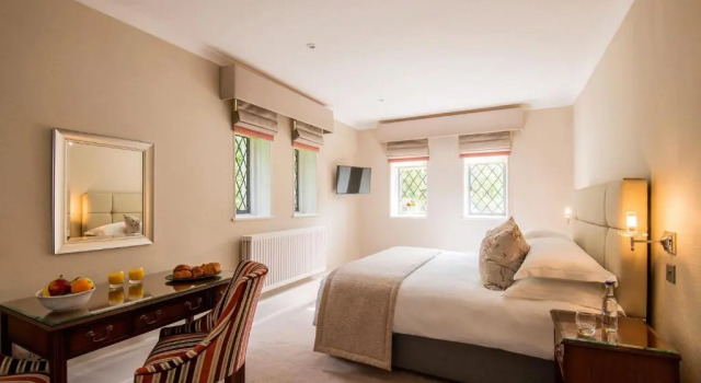 Номер Classic Ashdown Park Hotel