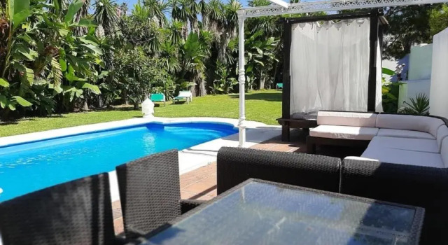 Villa RomAntica pool 15 min P. Banus, Забронировать Вилла Коттеджи Эстепона, Коттедж