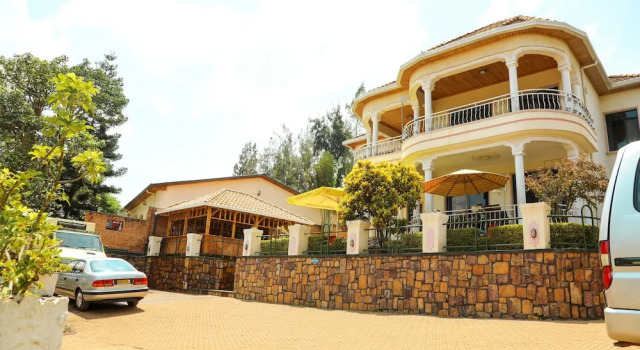 Step Town Hotel
