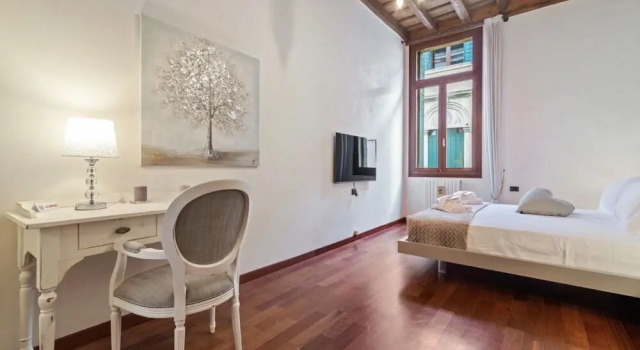 Piazza delle Erbe Stylish Flat