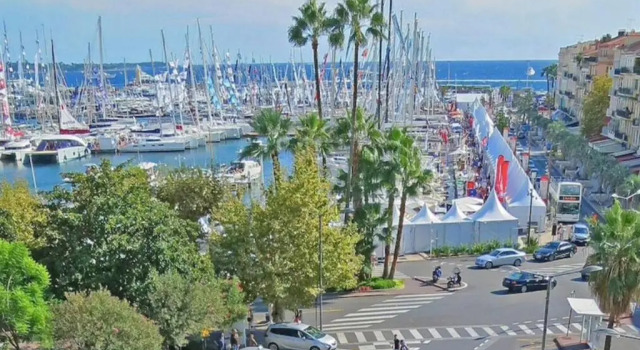 Апартаменты Quai St Pierre 2 bedrooms apt with sea view