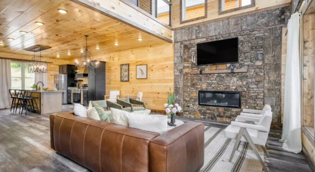 Duval by Avantstay 10min to DT Pigeon Forge w/ Indoor Pool, Hot Tub & Amazing Views!