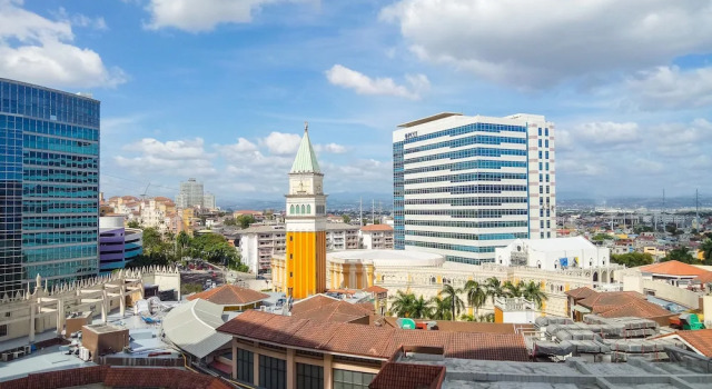 Номер Grand Condo in Mckinley Hill Taguig