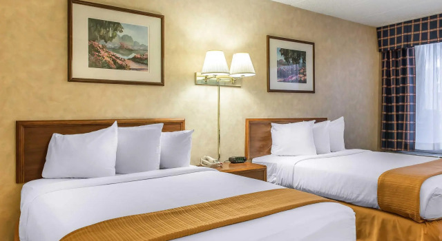 Номер Standard Quality Inn and Conference Center