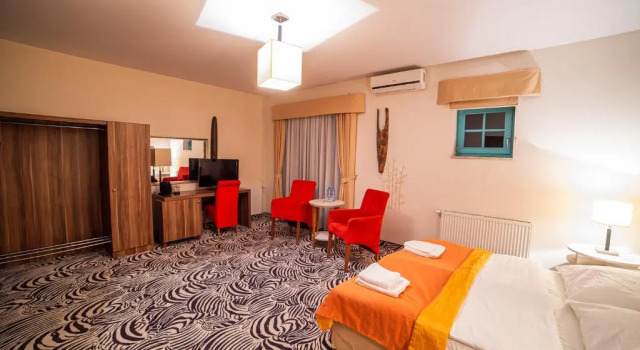Hotel Cyprus, Забронировать Отель Отели Надажин с парковкой, Парковка