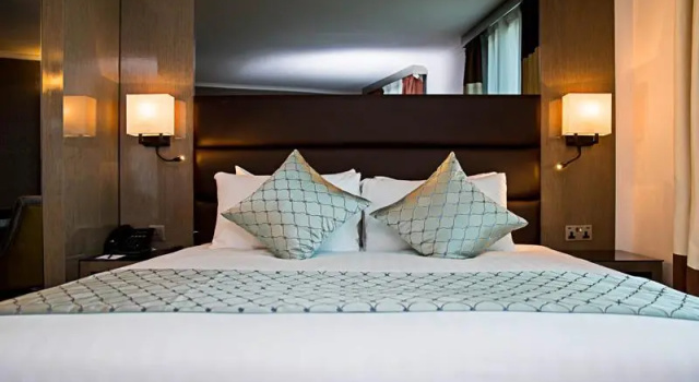 Четырёхместный семейный номер Standard c 1 комнатой Atrium Hotel Heathrow