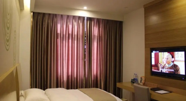 Двухместный номер Standard с красивым видом из окна GreenTree Inn LiuAn Jinan District North Bus Station Express Hotel