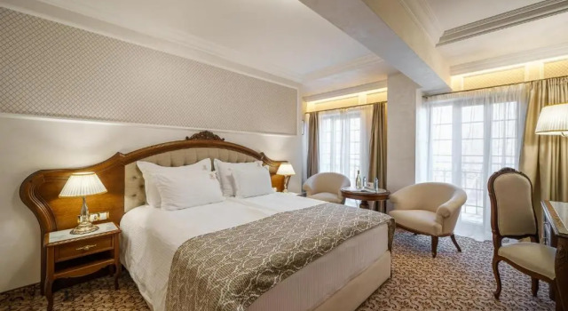 Номер Deluxe Residence City Garden - Certificate of Excellence Top 10 BEST Five-Stars City Hotels for 2024 awarded by HTIF