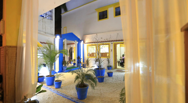 Кровать в общем номере HosteLaVie Varanasi