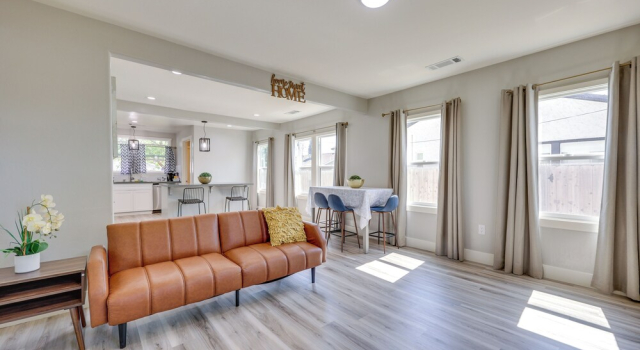 < 1 Mi to Main St Hanford! Home w/ Outdoor Space